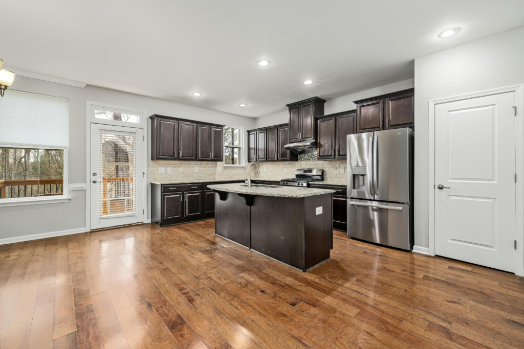 Which is better for kitchen floor tile or laminate?