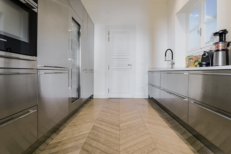 What is the trend in kitchen flooring in 2024?